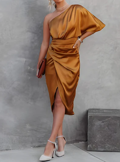 Valentina Jurk | Satijnen One-Shoulder Maxi Jurk met Open Rug en Gerimpelde Pasvorm