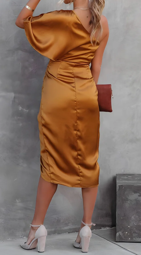 Valentina Jurk | Satijnen One-Shoulder Maxi Jurk met Open Rug en Gerimpelde Pasvorm