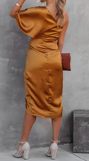 Valentina Jurk | Satijnen One-Shoulder Maxi Jurk met Open Rug en Gerimpelde Pasvorm