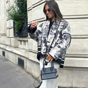 Annemarie Gedessineerde Jas | Elegante Tussenjas met Flatterende Pasvorm en Unieke Print