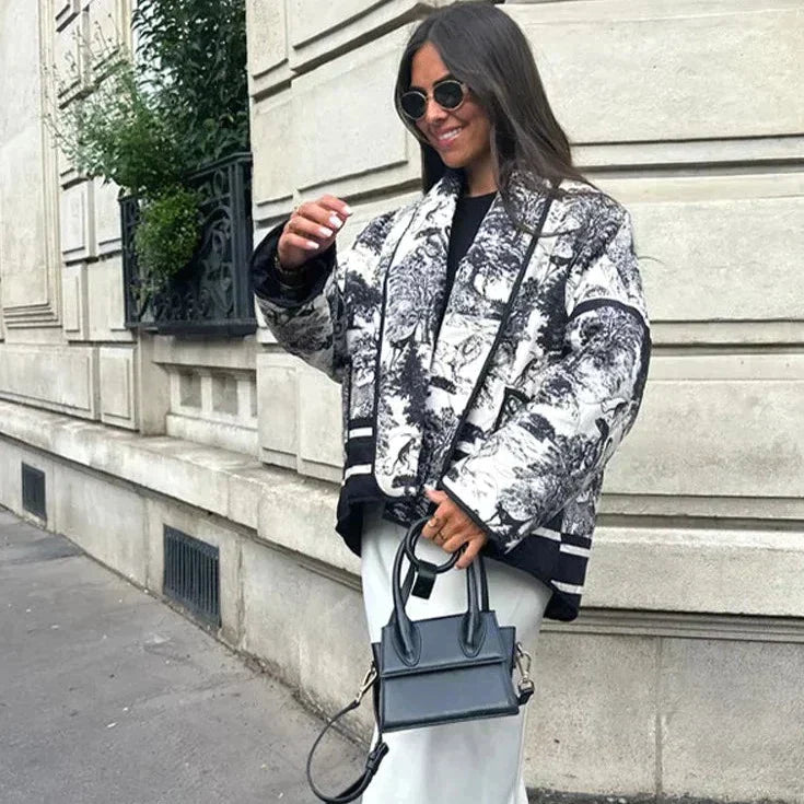 Annemarie Gedessineerde Jas | Elegante Tussenjas met Flatterende Pasvorm en Unieke Print