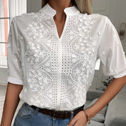 Anae Blouse | Dames blouse met V-hals en luxe geborduurde details