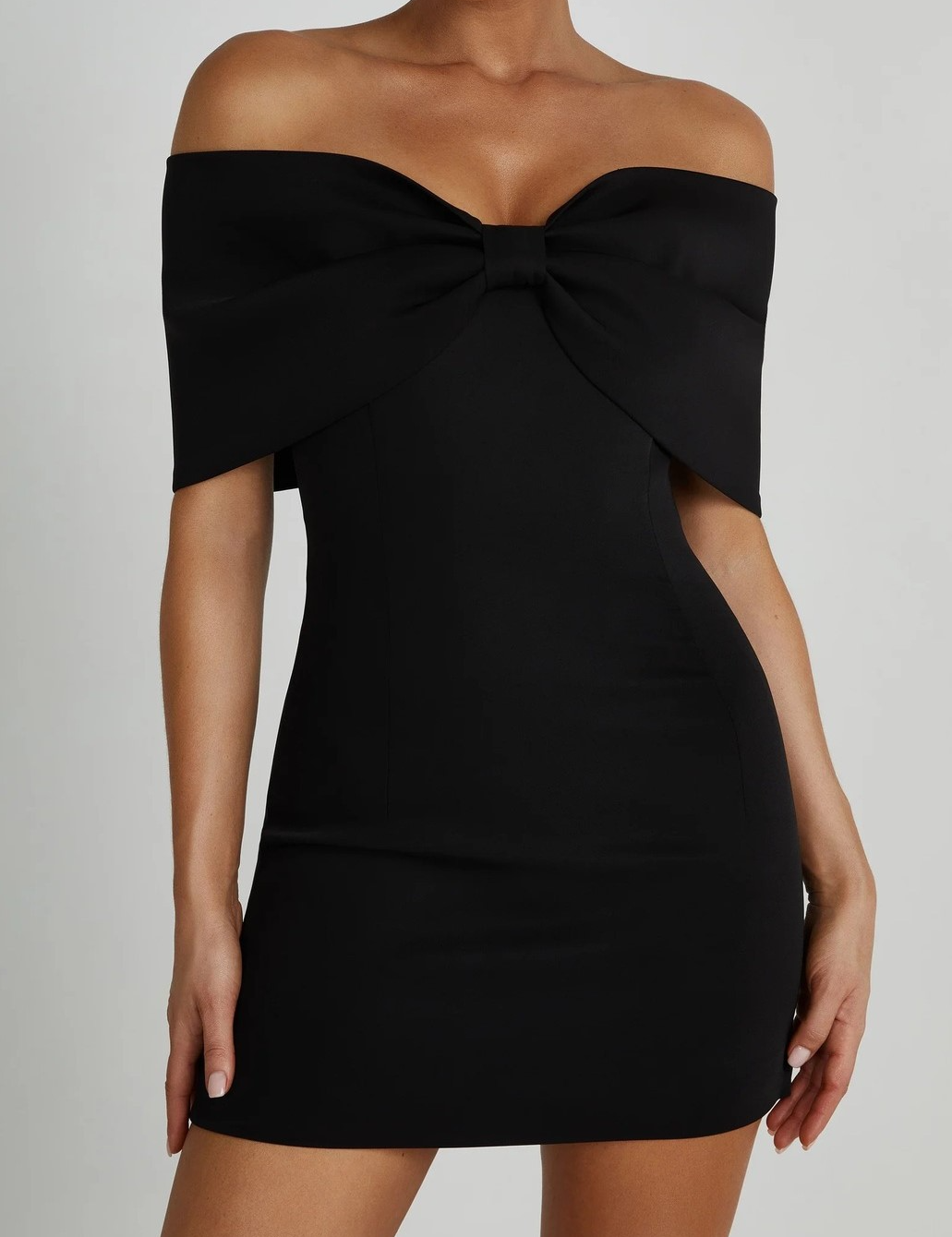 Sophie___Dames_Mini_Jurk_-_Zwart_Off-Shoulder_met_Strik__Elegant_0.png