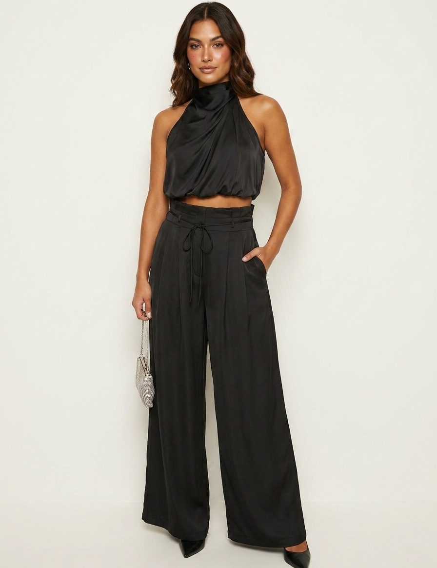 Tweedelige_Satijnen_Set_met_Haltertop_en_Wijde_Broek_Seraphine_1.png