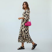 Midi Jurk Dames Panterprint met V-Hals en Korte Mouwen - Panterprint - Maelen