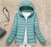 Livia Jas | Superlichte Dames Donzen Jas met Kap en Compact Design