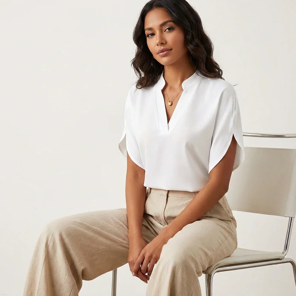 Zomerblouse_met_V-hals_Aur_lie.webp