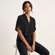 Zomerblouse Aurélie met V-hals, Luchtige Pasvorm en Tijdloos Ontwerp - Zwart/Wit/Blauw