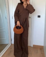 Adriana Set | V-Hals Blouse met Hoge Taille Broek en Lace-Up Detail