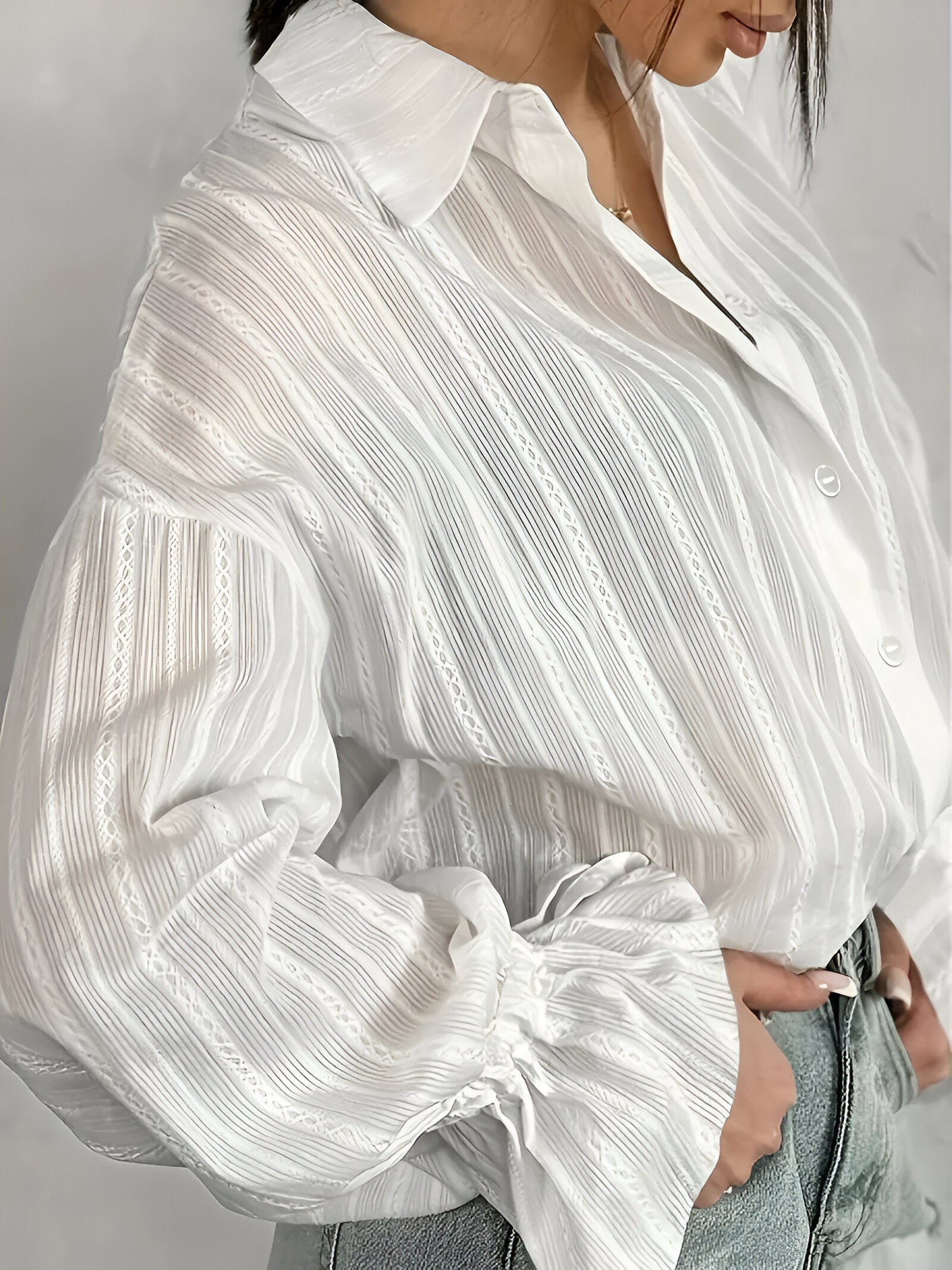 Benja Overhemd | Dames overhemd met geborduurde kraag en elegante knoopsluiting