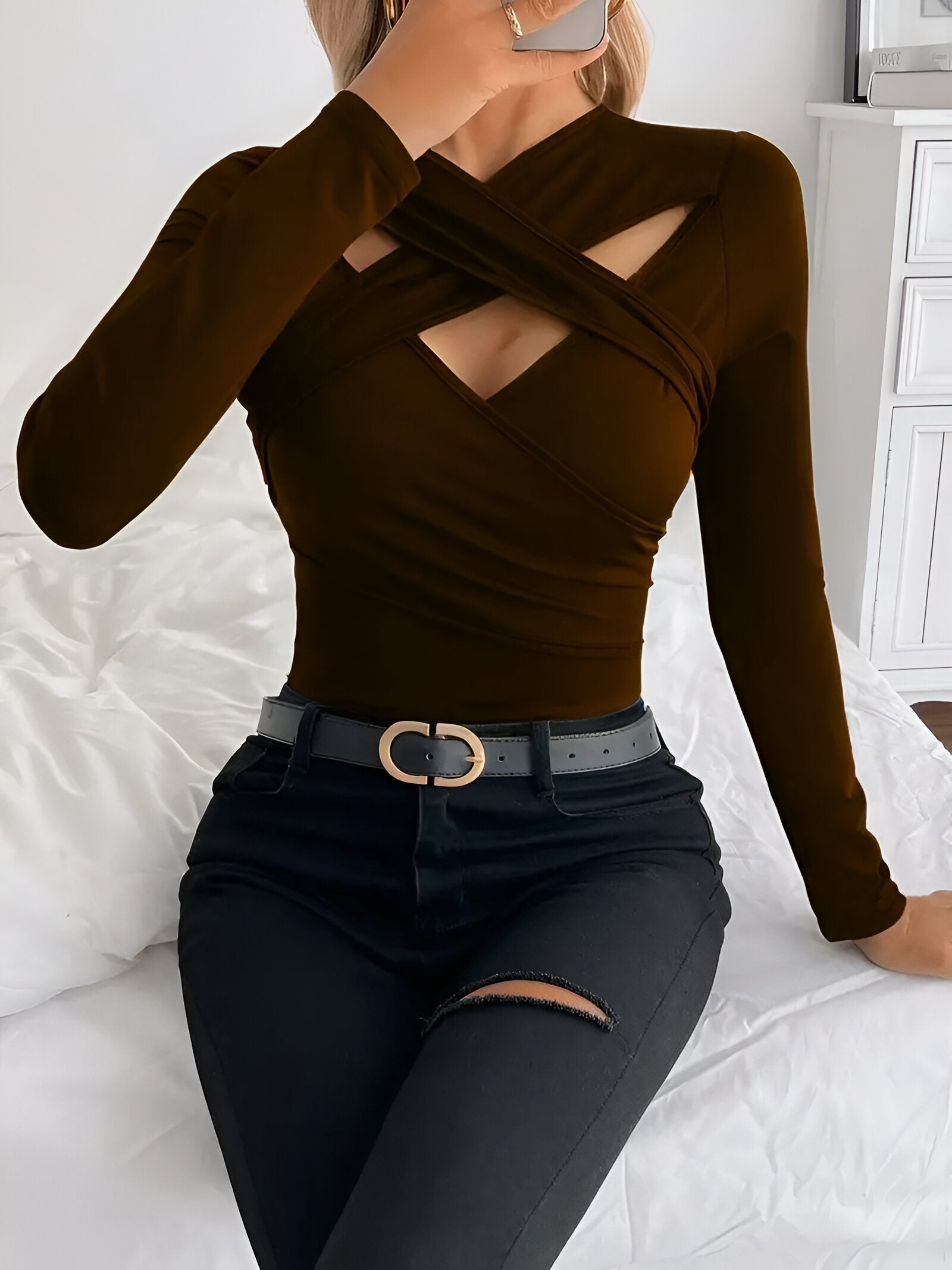 Binta Top | Gebreide Top met Diepe V-Hals en Gekruiste Bandjes