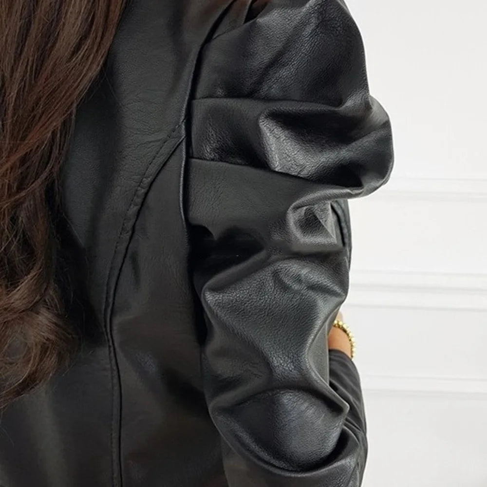 Aaliyah Jacket | Zwarte Faux Leather Damesjas met O-Hals, Ruches en Ritssluiting