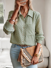 Aaltsje Blouse | Klassieke Damesblouse met Kraag, Borstzak en Knoopsluiting in Groen