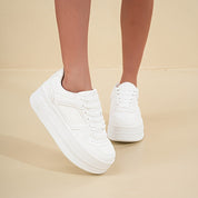 Ailani Sneakers | Witte Plateau Sneakers met Vetersluiting en Comfortabel Bovenwerk