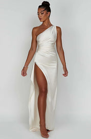 Jaida Jurk | Satijnen Avondjurk met Eén-Schouder Design en Hoge Split