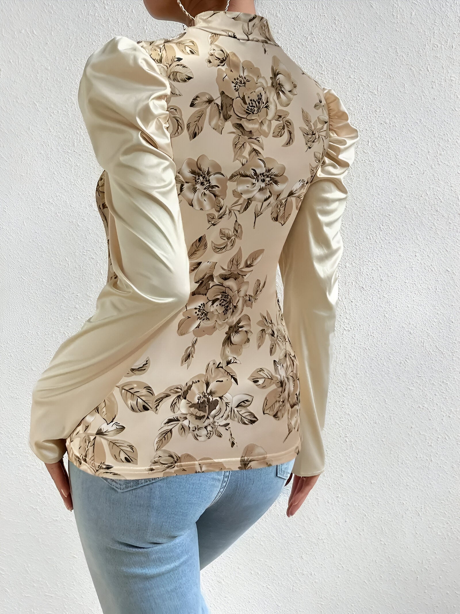 Valentina Floral Blouse | Damesblouse met Opstaande Kraag, Speelse Bloemenprint en Verfijnde Pofmouwen