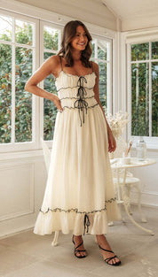 Briana Dress | Luchtige Maxi-jurk met Ruches, Spaghettibandjes en Vetersluiting