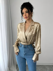 Bess Blouse | Gouden Blouse met Revers, Trekkoord Taille en Lange Mouwen