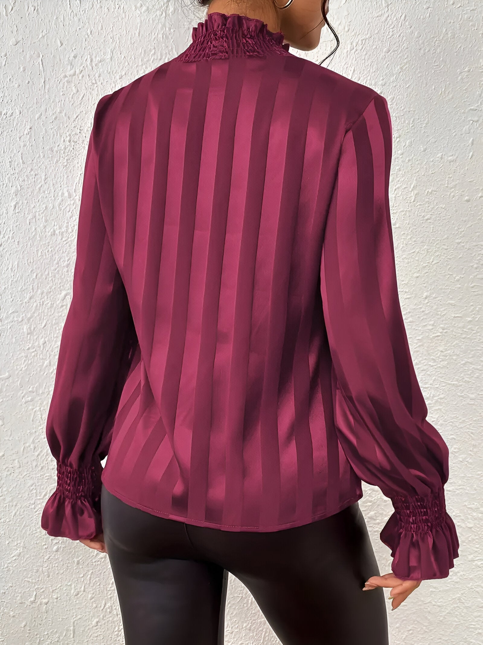 Bayla Blouse | Chic Satijnen Blouse met Plooien en Gestreept Patroon