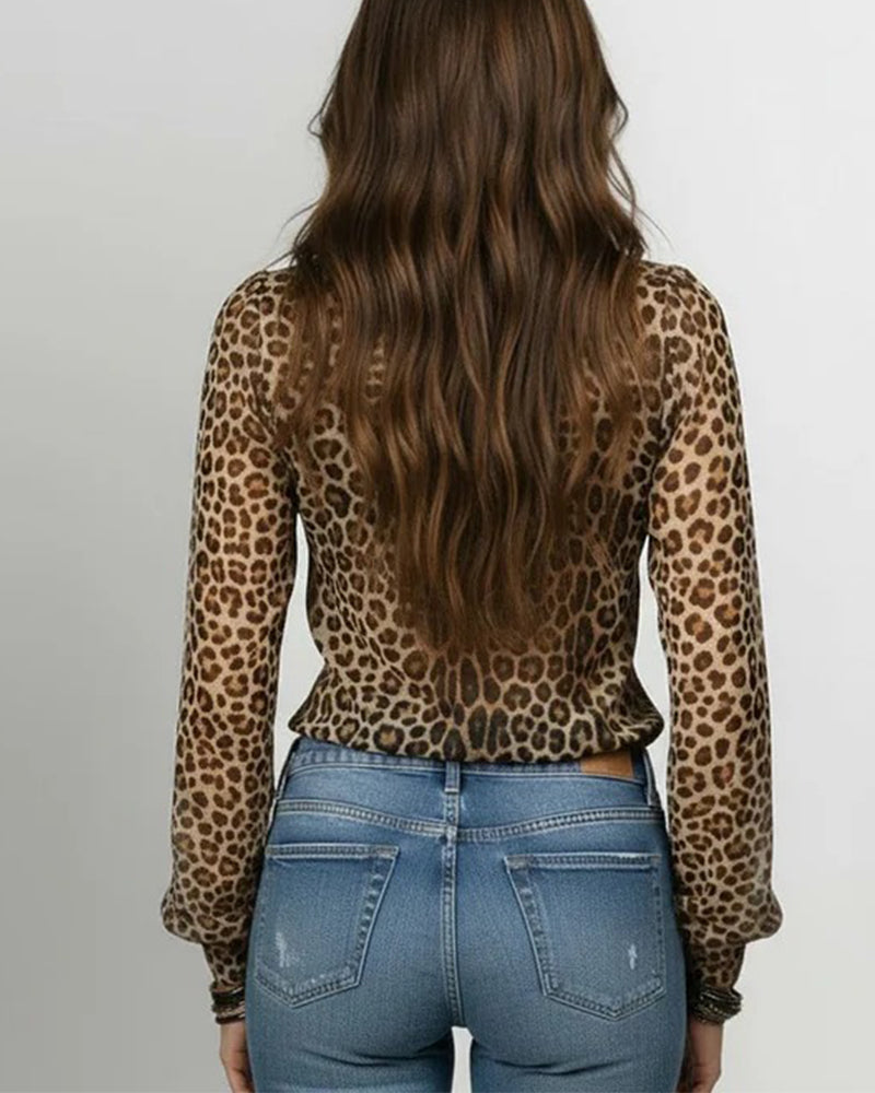 Luipaardprint Blouse Dames met V-hals en Ruches, Luchtige Chiffon Stof - Vivienne Marceau