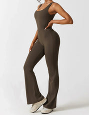 Elena Jumpsuit | Trendy Jumpsuit met Flared Broek, Scrunch-Detail en Diepe V-Rug