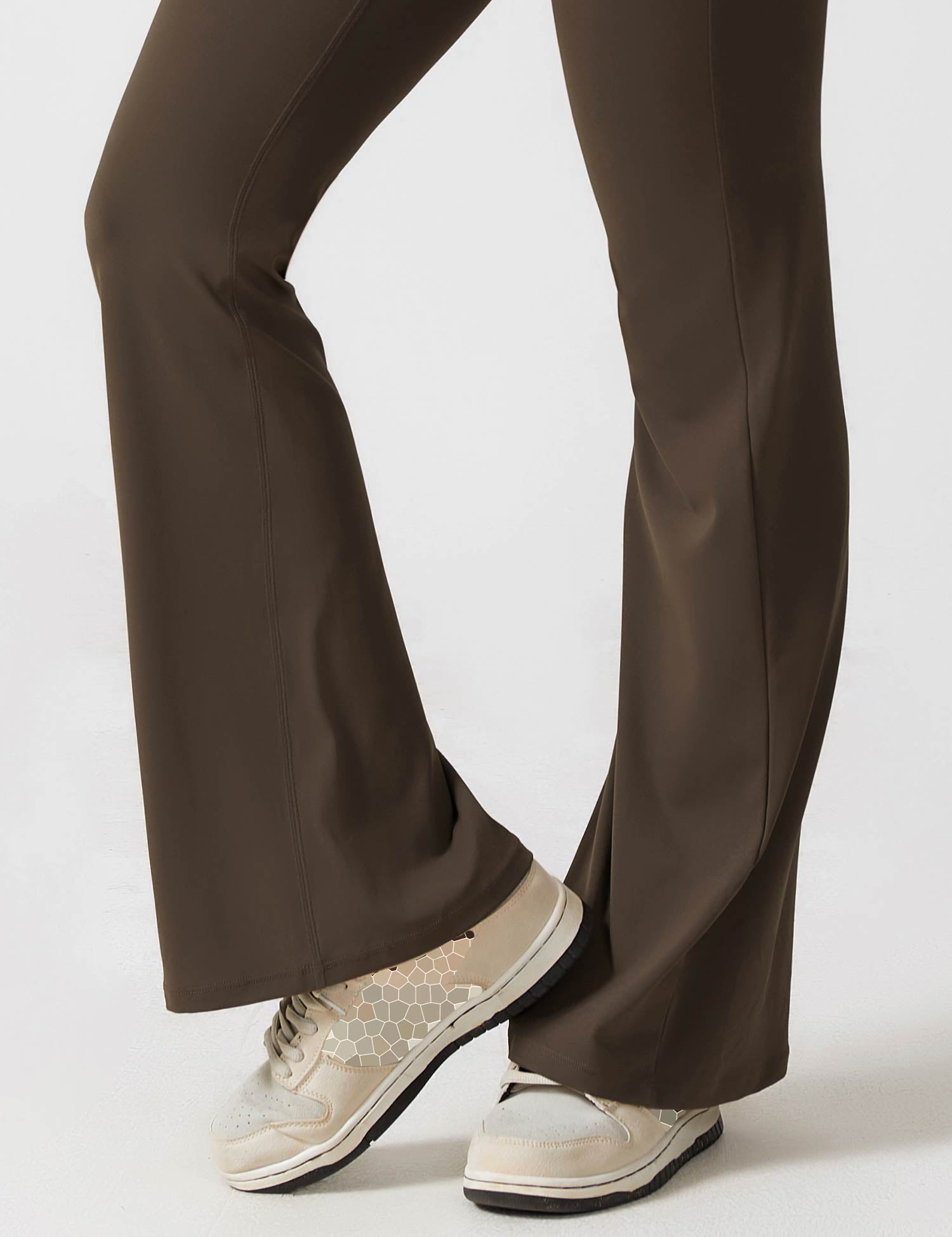 Elena Jumpsuit | Trendy Jumpsuit met Flared Broek, Scrunch-Detail en Diepe V-Rug