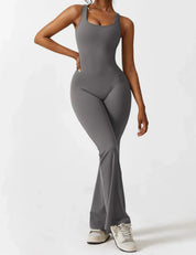 Elena Jumpsuit | Trendy Jumpsuit met Flared Broek, Scrunch-Detail en Diepe V-Rug