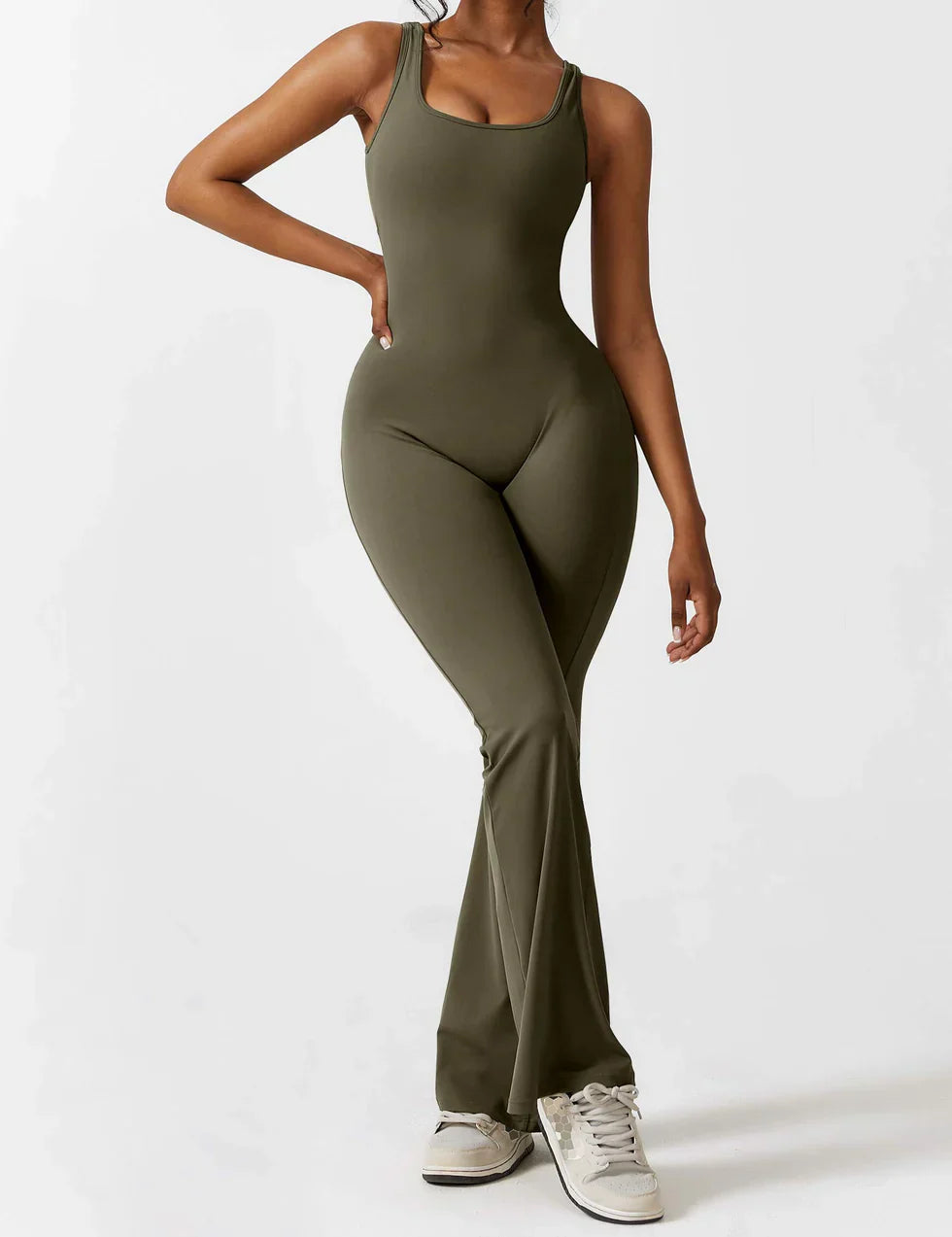 Elena Jumpsuit | Trendy Jumpsuit met Flared Broek, Scrunch-Detail en Diepe V-Rug