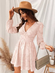 Anna Jurk | Satijnen Jurk met Pofmouwen, Diepe V-Hals en Flatterende Pasvorm