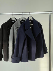 Aranka Jacket | Kort Damesjasje met Brede Revers en Dubbele Knoopsluiting