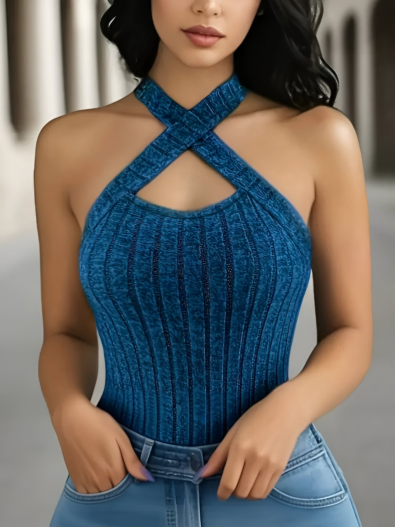 Bayla Top | Haltertop met Kriskras Design en Flatterende Pasvorm