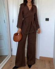 Adriana Set | V-Hals Blouse met Hoge Taille Broek en Lace-Up Detail