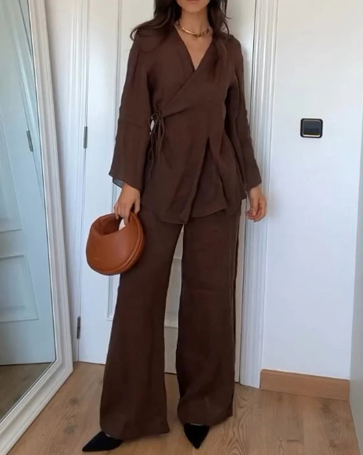 Adriana Set | V-Hals Blouse met Hoge Taille Broek en Lace-Up Detail