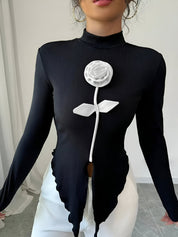 Bay Top | Dames Top met hoge kraag, rozenapplicatie en asymmetrische zoom