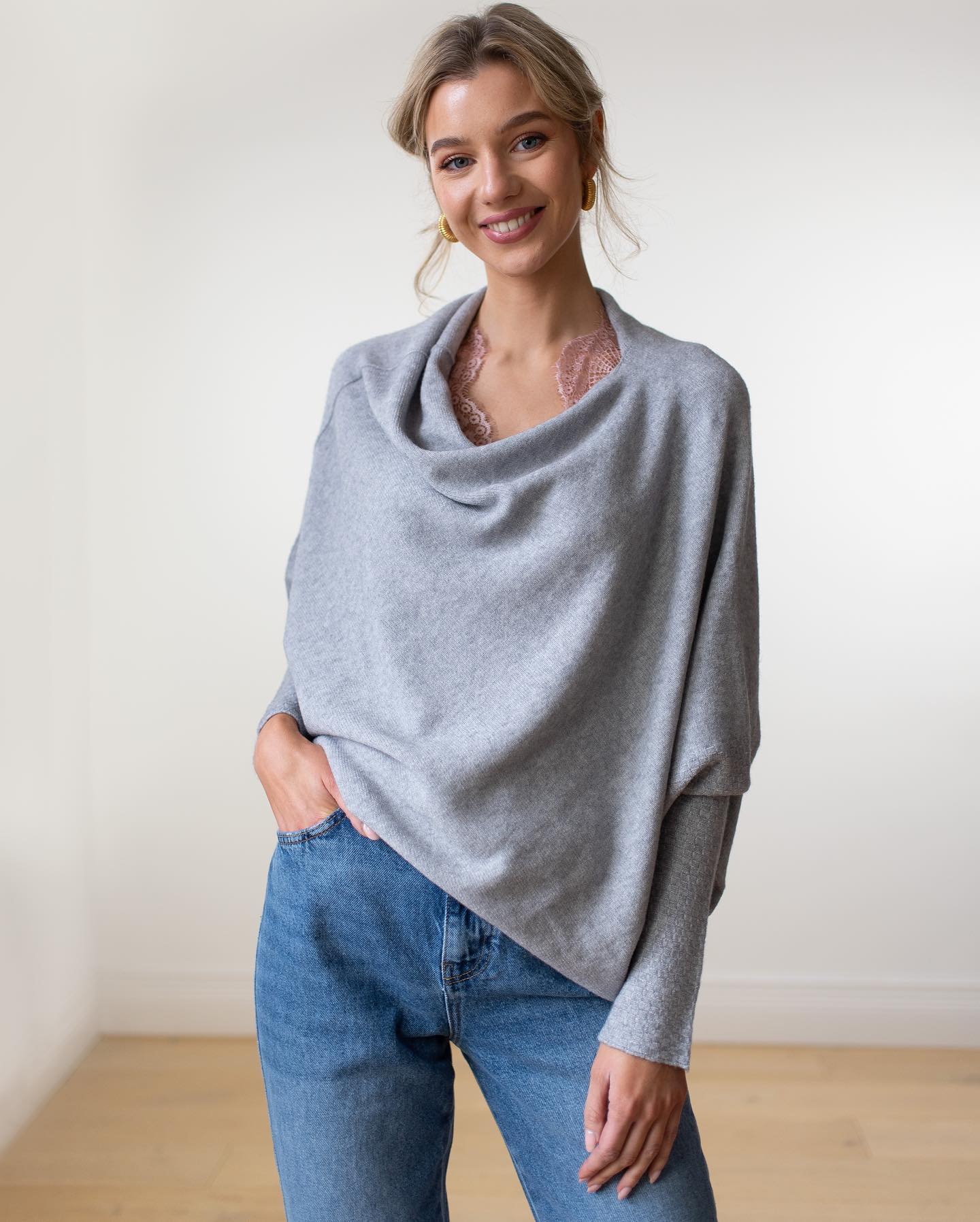Sofia Off shoulder trui dames – losse gebreide trui met elegante open schouderlijn