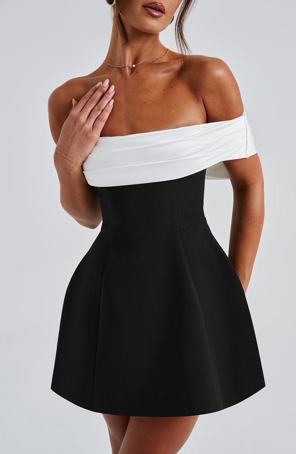 Giulia Dress | Romantische Bardot Jurk met Strikdetail en Speelse Bubble Rok