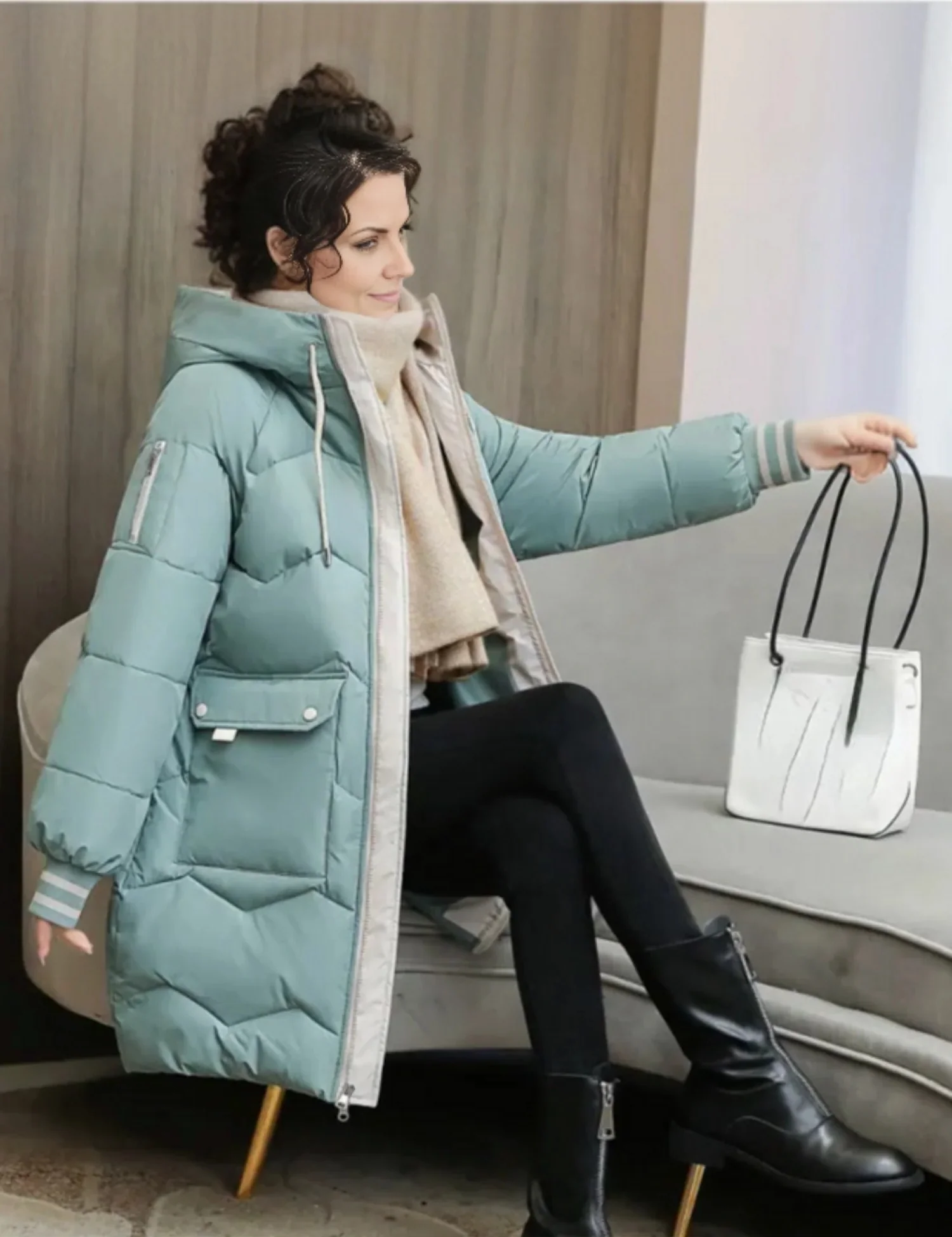 Giulia Quilted Jacket | Getailleerde Knie-Lange Damesjas met Capuchon en Rits