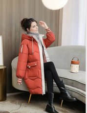 Giulia Quilted Jacket | Getailleerde Knie-Lange Damesjas met Capuchon en Rits
