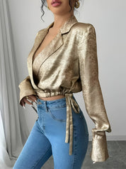 Bess Blouse | Gouden Blouse met Revers, Trekkoord Taille en Lange Mouwen