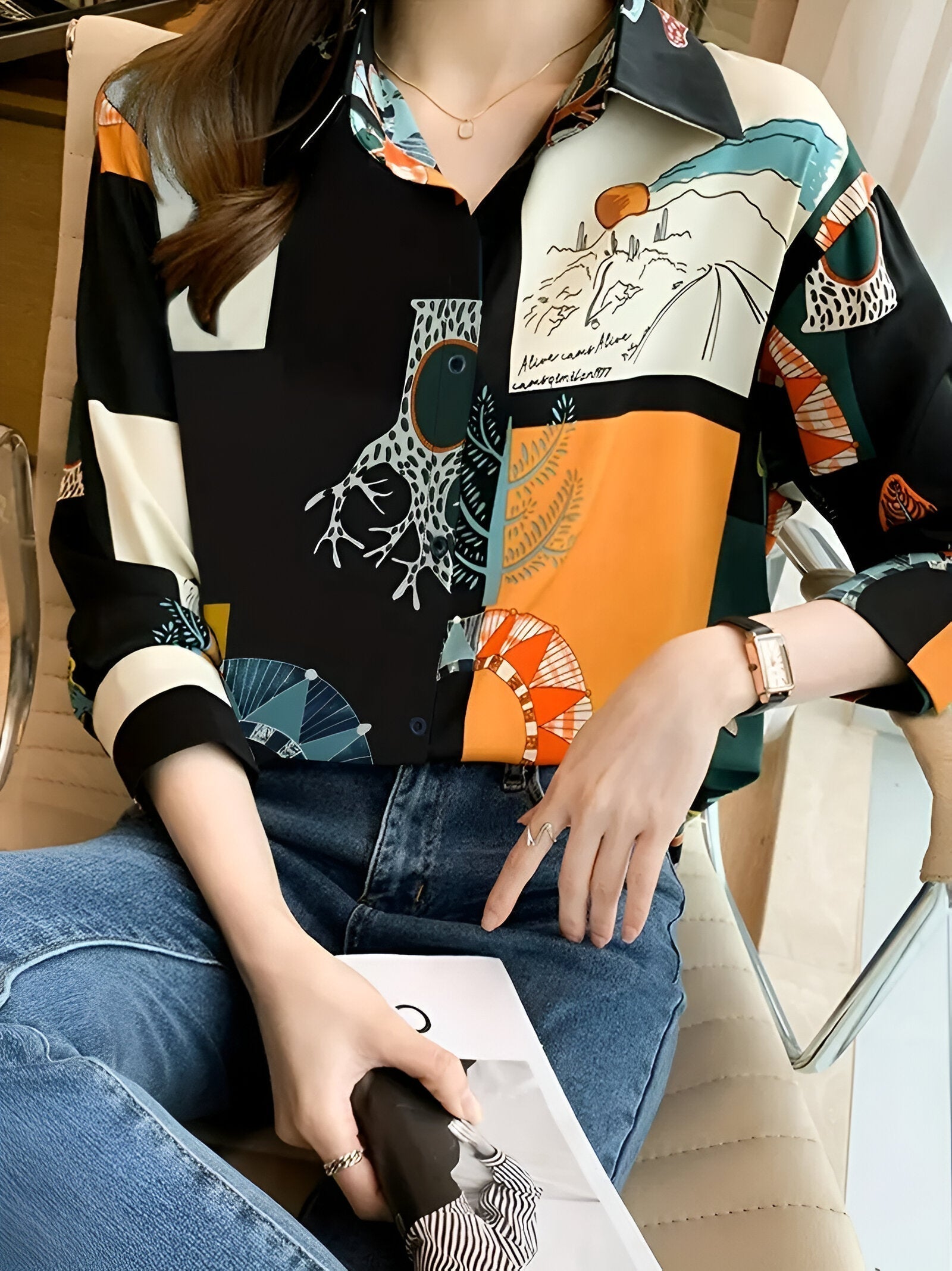 Birdie Blouse | Vintage Blouse met Hert- en Boommotief en Klassieke Reverskraag