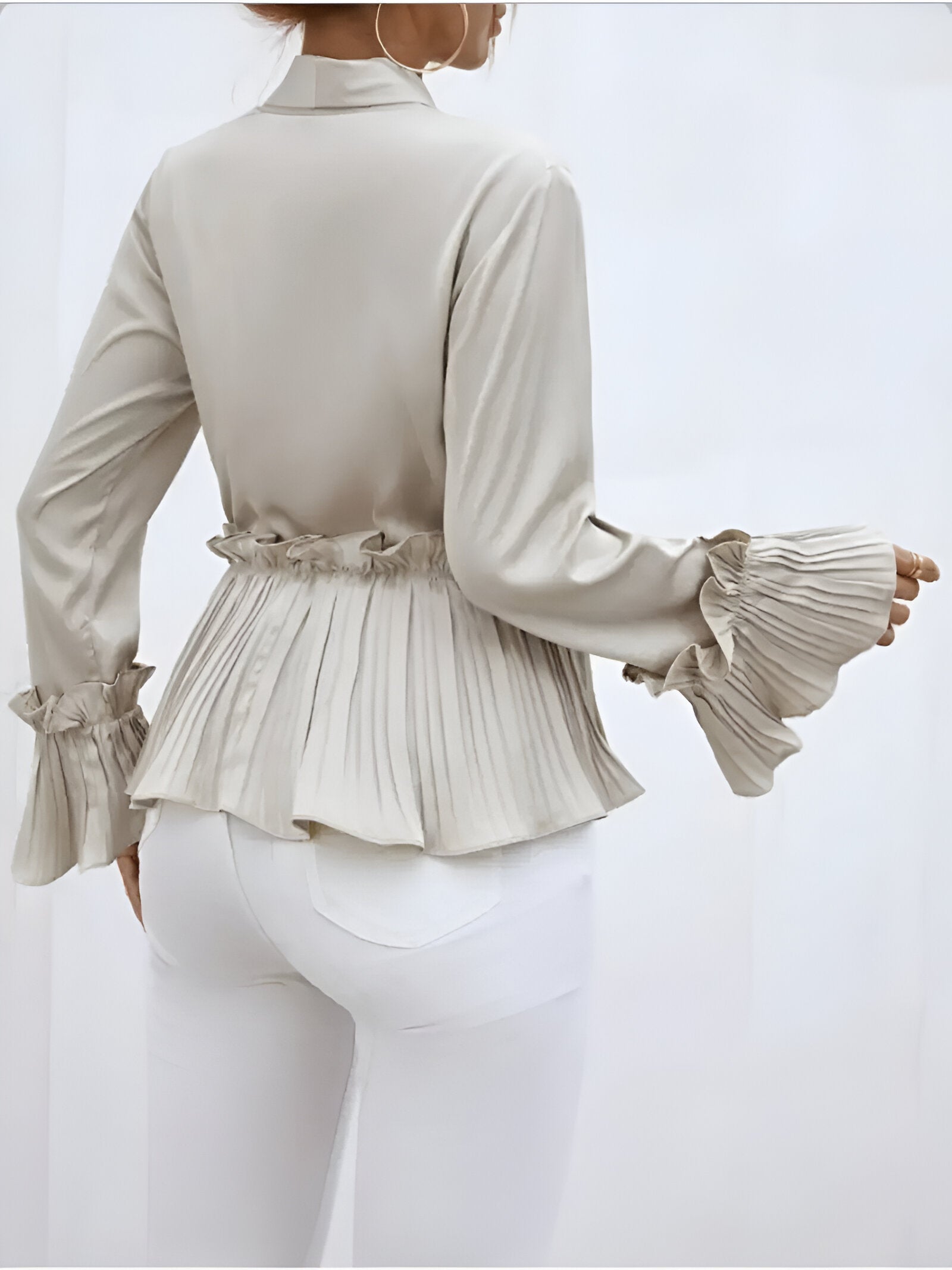 Boé Blouse | Elegante Blouse met V-Hals, Plooidetails en Strikceintuur