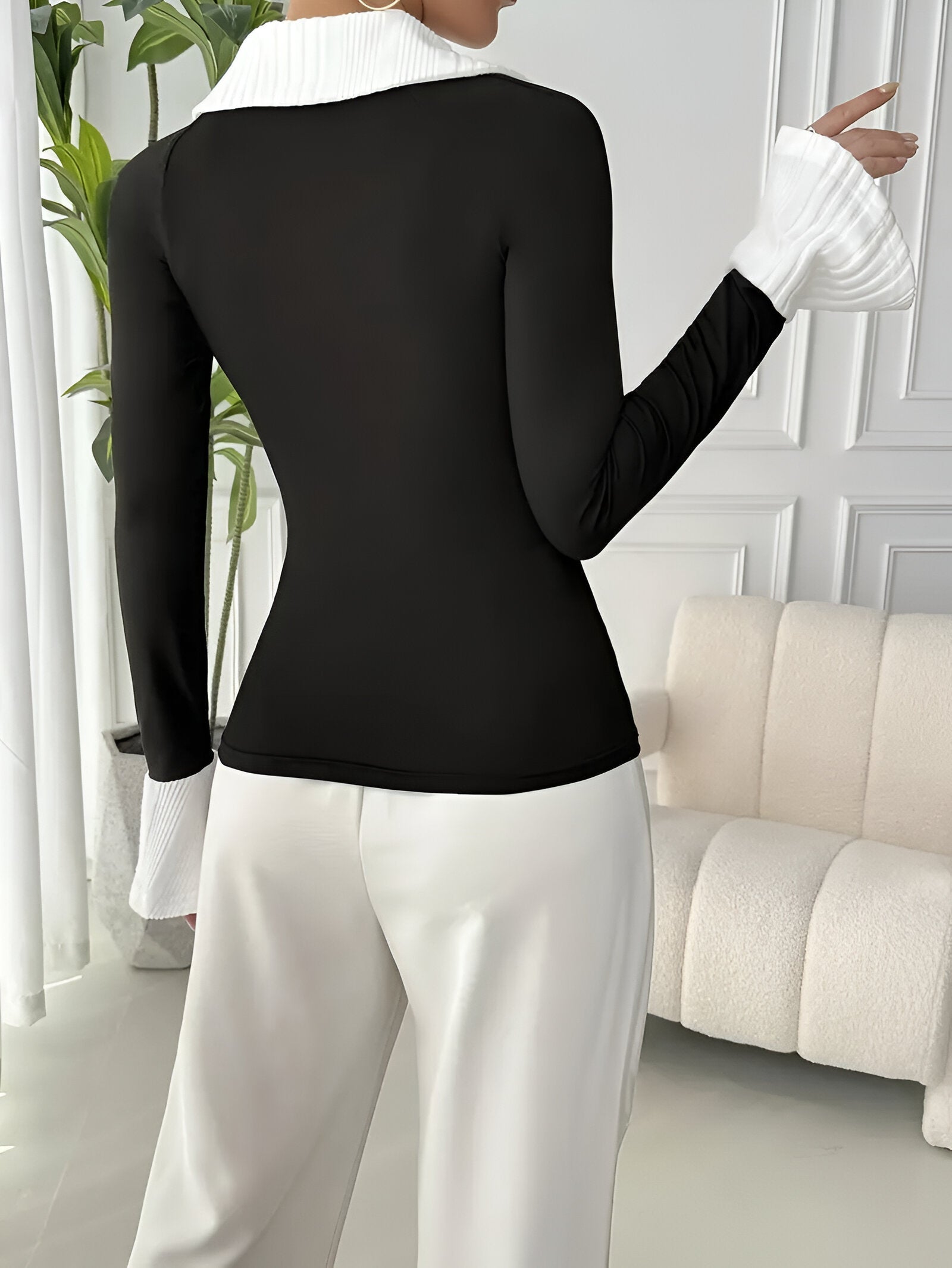 Bluma T-shirt | Elegant dames T-shirt met contrasterende kraag en vierkante halslijn