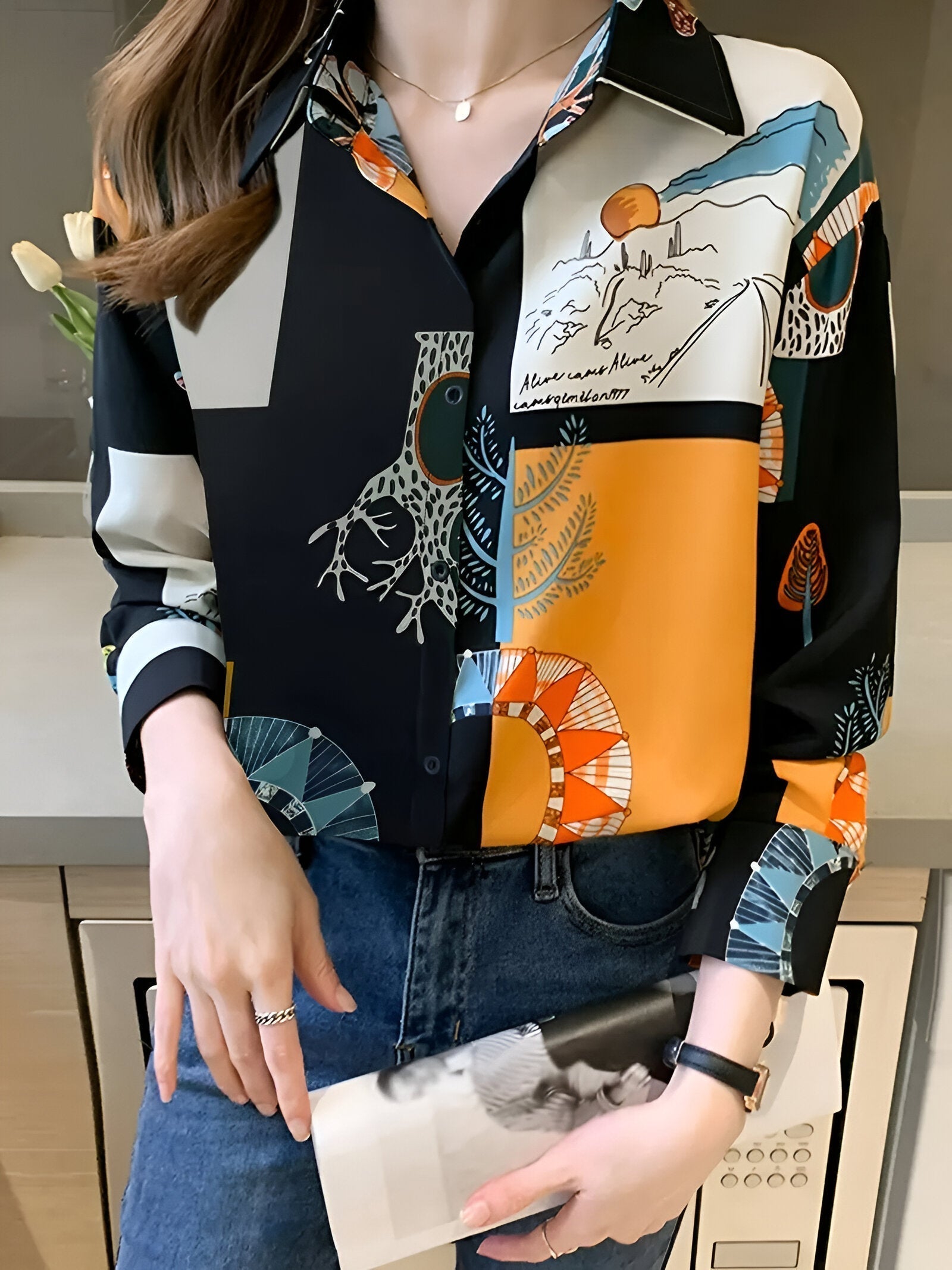 Birdie Blouse | Vintage Blouse met Hert- en Boommotief en Klassieke Reverskraag