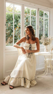 Briana Dress | Luchtige Maxi-jurk met Ruches, Spaghettibandjes en Vetersluiting