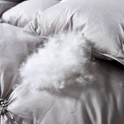 Amelia Luxe winterdeken – warm ganzendons dekbed met ademende katoenen tijk