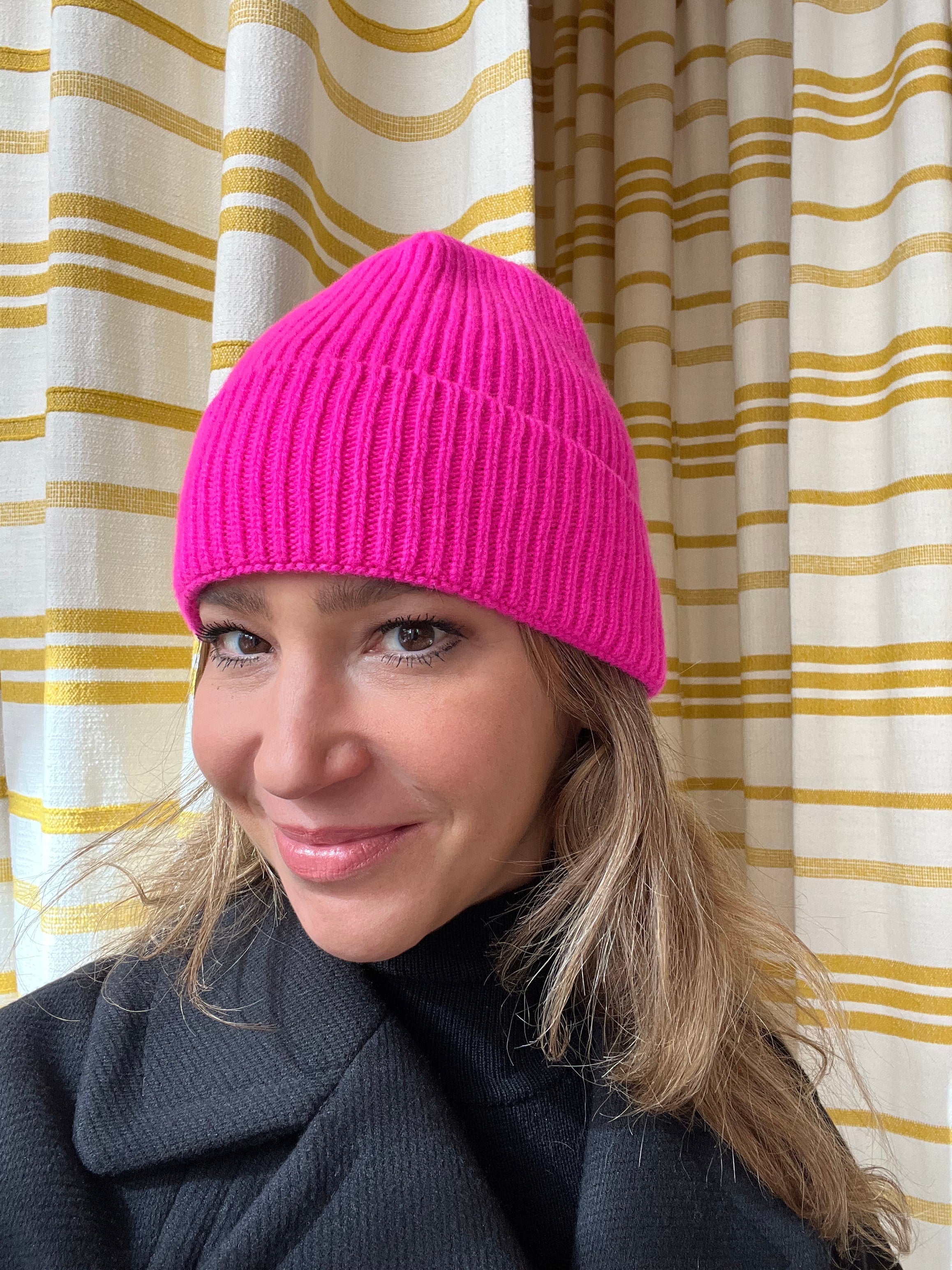 Serena Muts | Wol-Kasjmier Wintermuts in Neon Poppy Pink