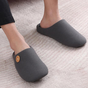 Alessia Slippers | Comfortabele Dames en Heren Slippers met Traagschuim Voetbed