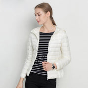 Livia Lichtgewicht dames donsjack | Tussenjas met capuchon | Warme jas voor tussenseizoen