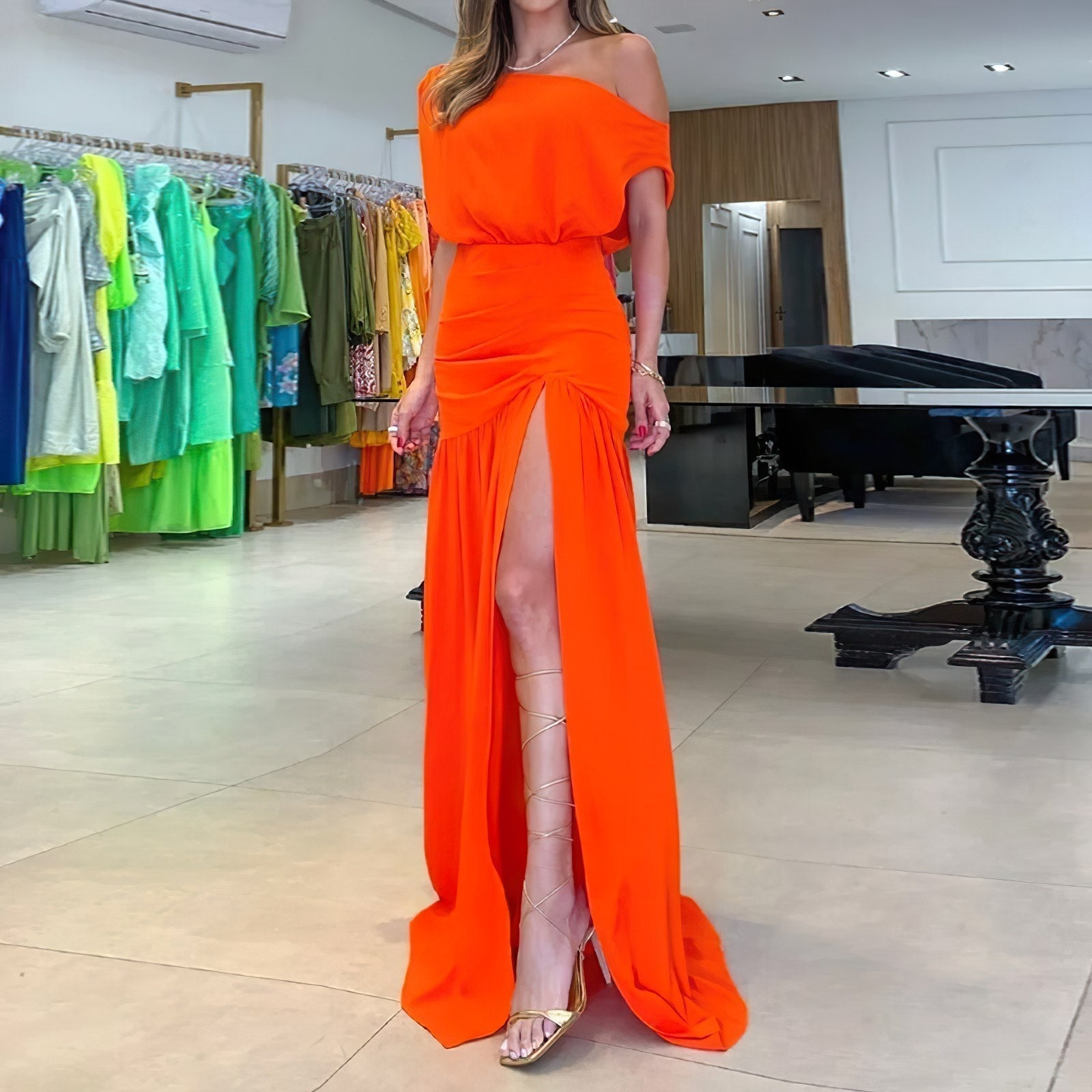 Alessia Jurk | Elegante Off-Shoulder Feestjurk met Split en Rechte Snit