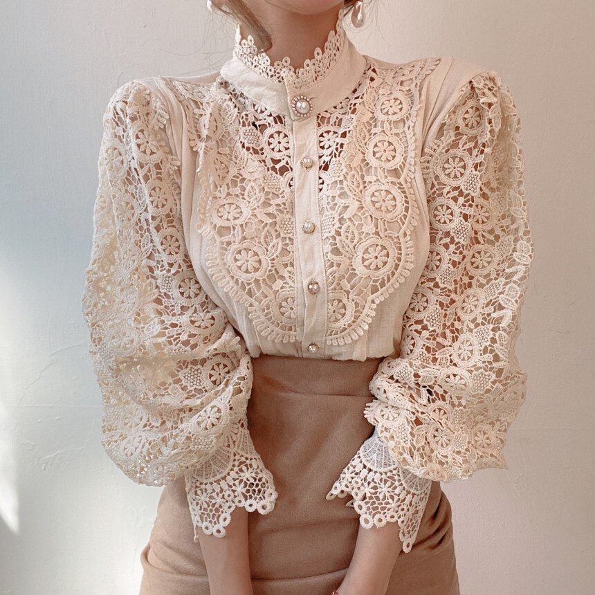 Clara Blouse | Elegante Kanten Damesblouse met Romantische Details en Vloeiende Pasvorm